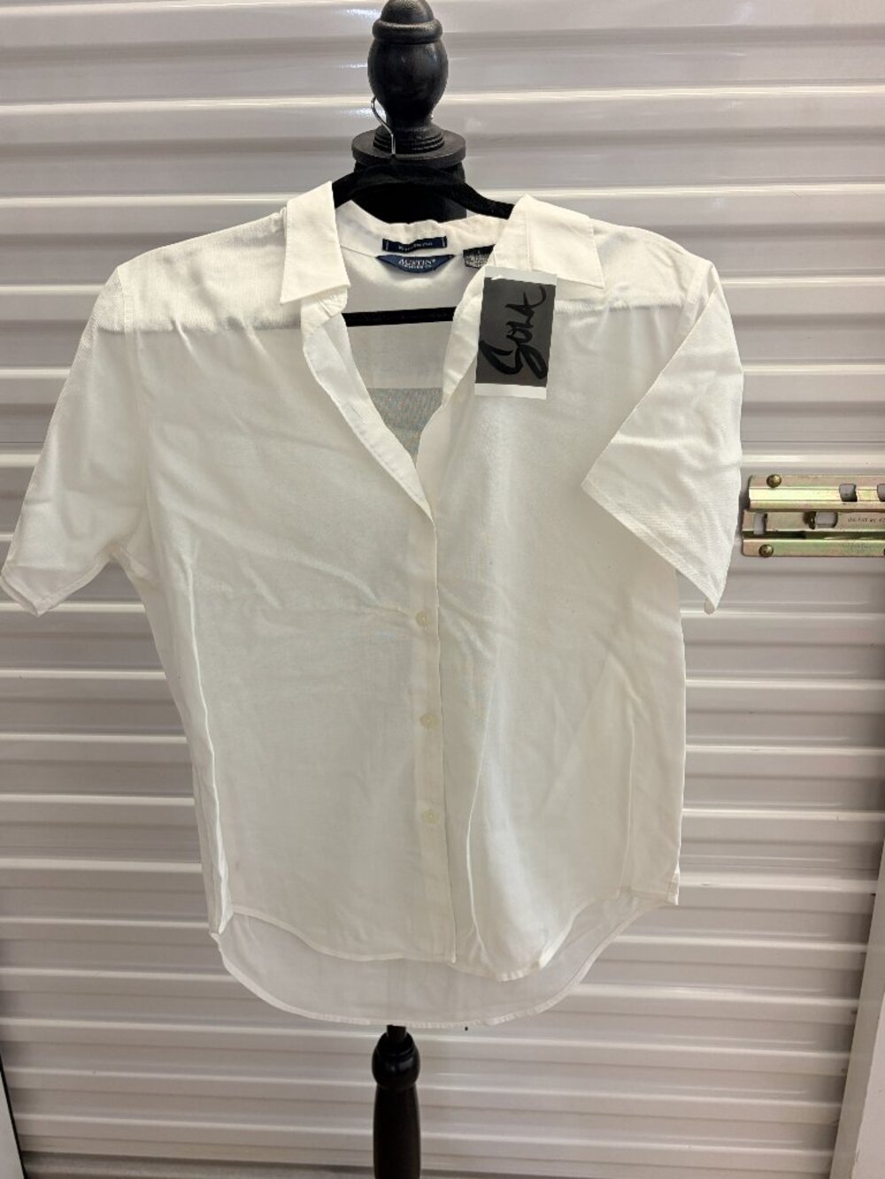 Women's Large white button down collared shirt. Short sleeves.